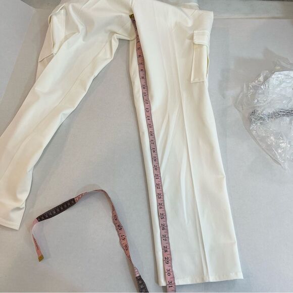 New Isaac Mizrahi! Tall 24/7 Stretch Cargo Ankle Pants in White | Size Tall 16 - Picture 10 of 10